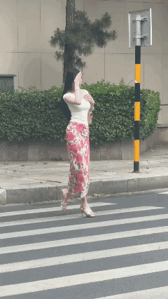 路上看到这种我能目送200米，你呢？[哭哭]
