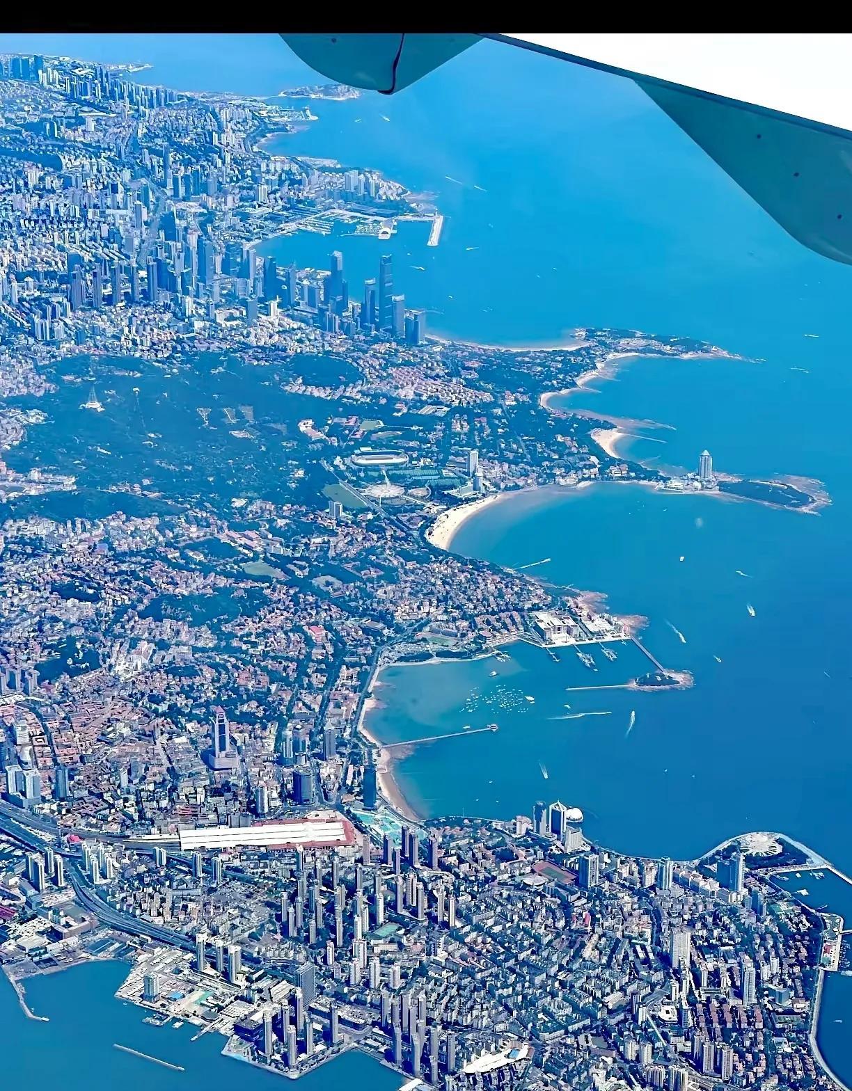 山、海、湾、城，四位一体的海滨城市，中国青岛！我敢说暑假打算带孩子去海边的家乡