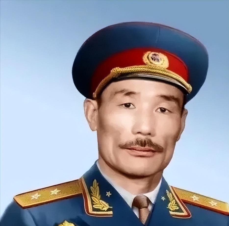 1978年，开国中将孙毅外出理发，剪完之后还觉得长，于是让理发小伙再修一修。没想