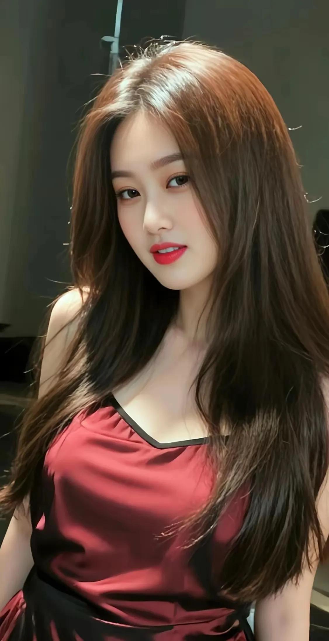 红衣少女，优雅迷人，尽显青春魅力红裙女郎红礼服气质美女