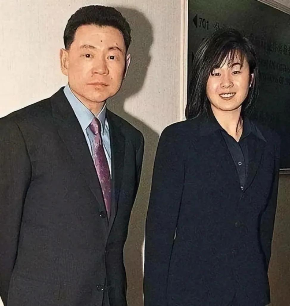 刘銮雄前女友王颖妤近况，已成功入局郑家企业，俩儿子快成年了！刘銮雄与吕丽君、甘