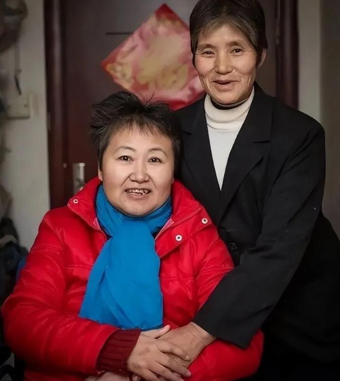 浙江，48岁女子在医院做护工，接到一个出车祸女孩，医生说：会成为植物人，哪料，她