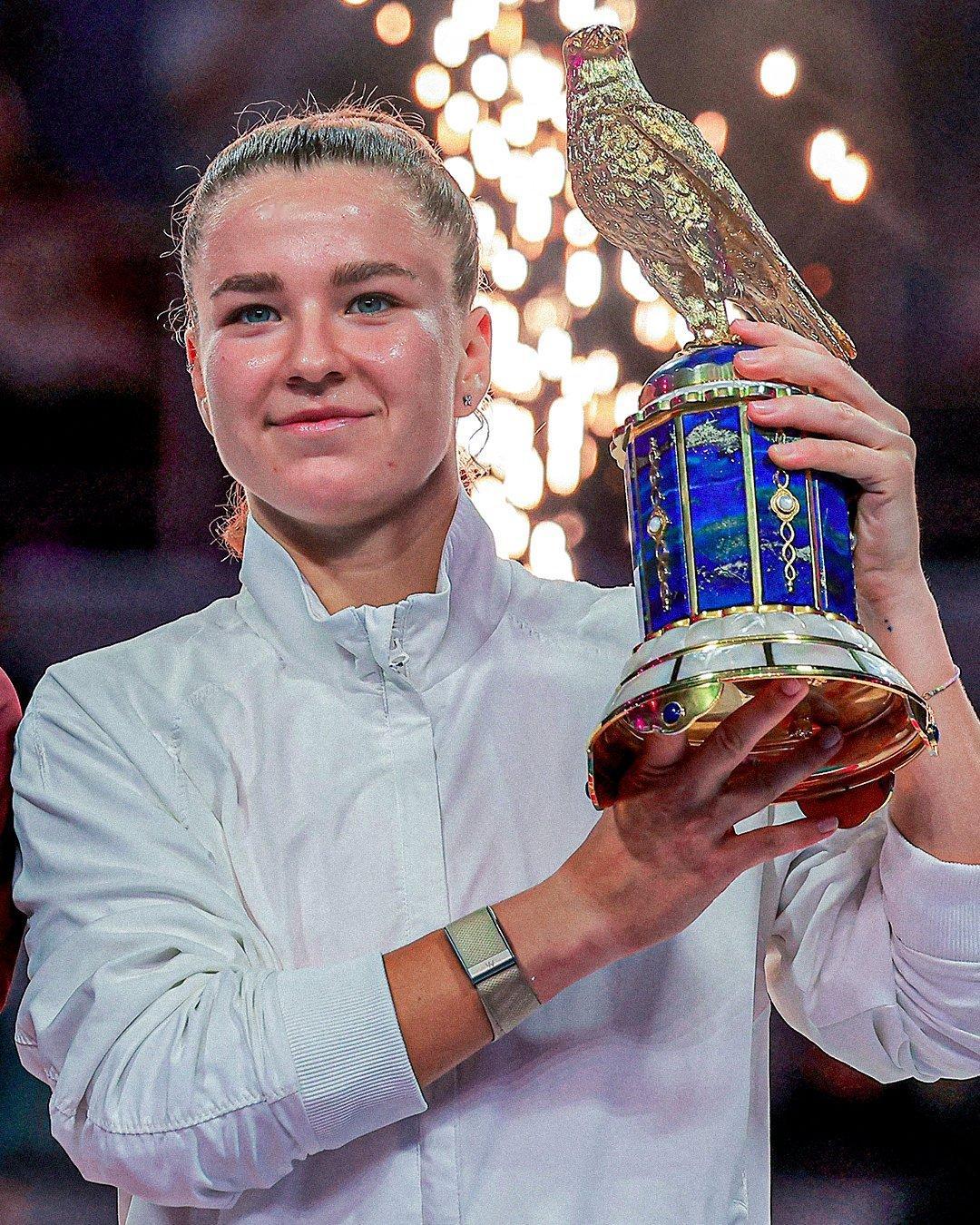 以华丽网球著称的艺术家，她终于成为了1000赛冠军，火大师🔥穆霍娃29岁三进1