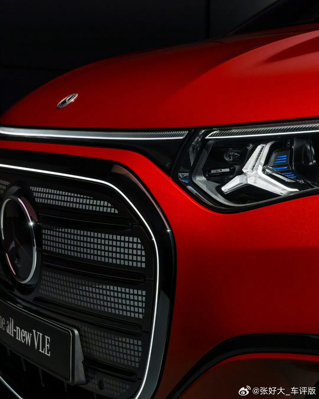 奔驰用腾势的思路终于造了一辆正经豪华的mpv.以前的v级说到底也是厢货车取向