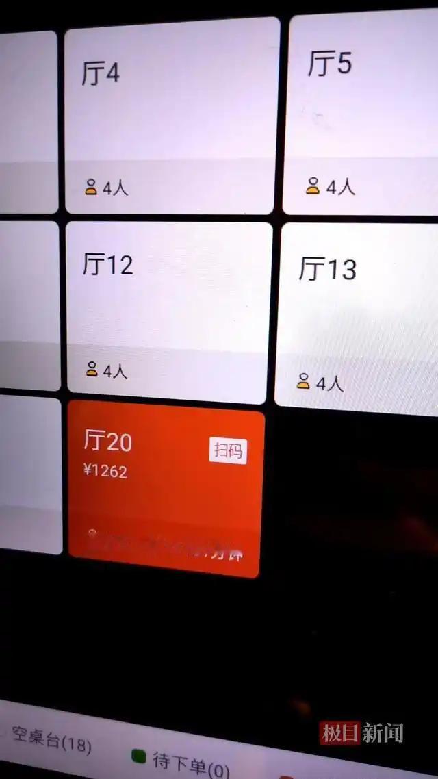 重庆九龙坡区一家餐馆近日遭遇了一场“逃单罗生门”。12月4日，10名食客在店内消