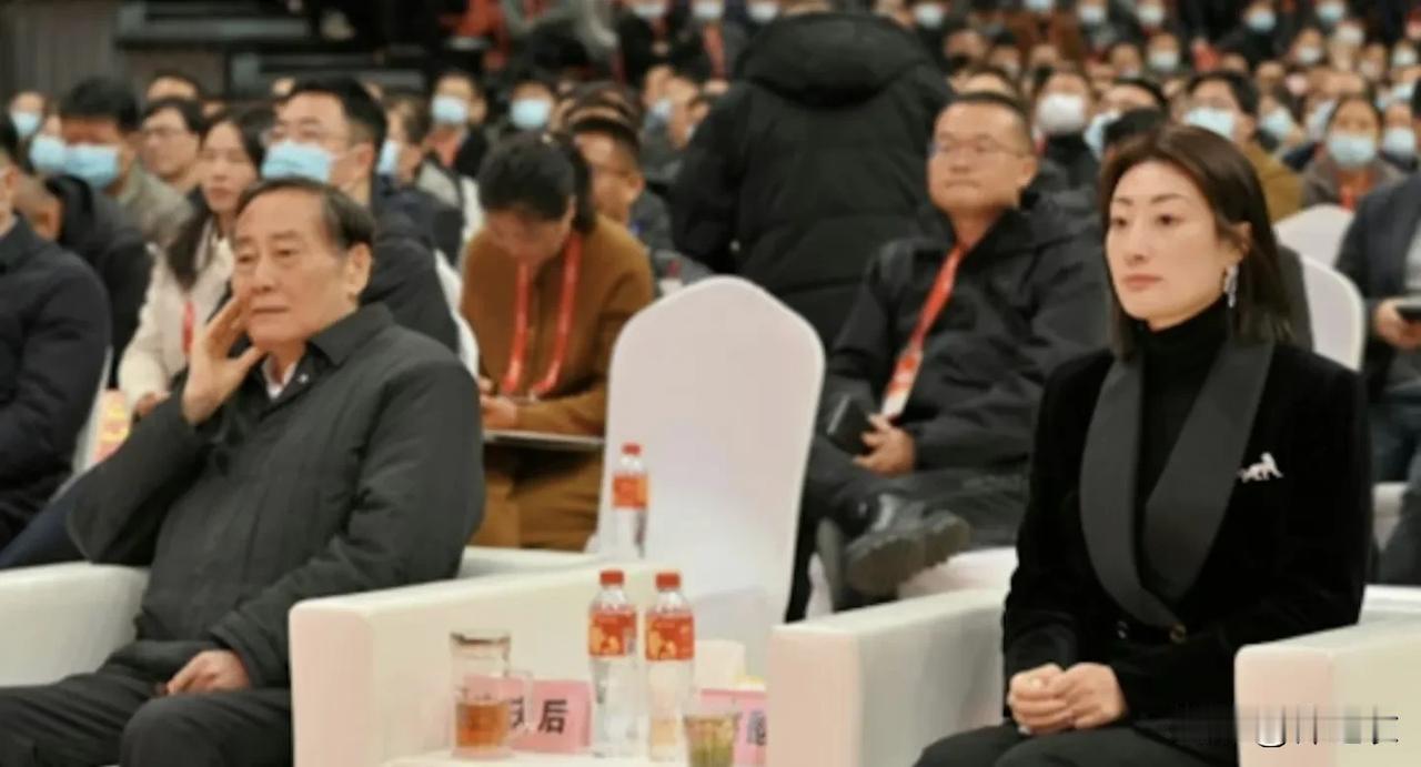 宗馥莉曾经可是王健林中意的儿媳人选，她本人杀伐果断，有能力有脑子，清醒独立，担得