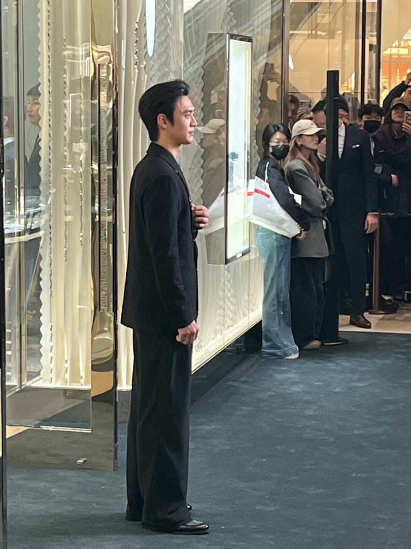 俞飞鸿王天辰同框破次元同框互动太让人心动了。俞飞鸿的优雅是刻在骨子里的，王天辰