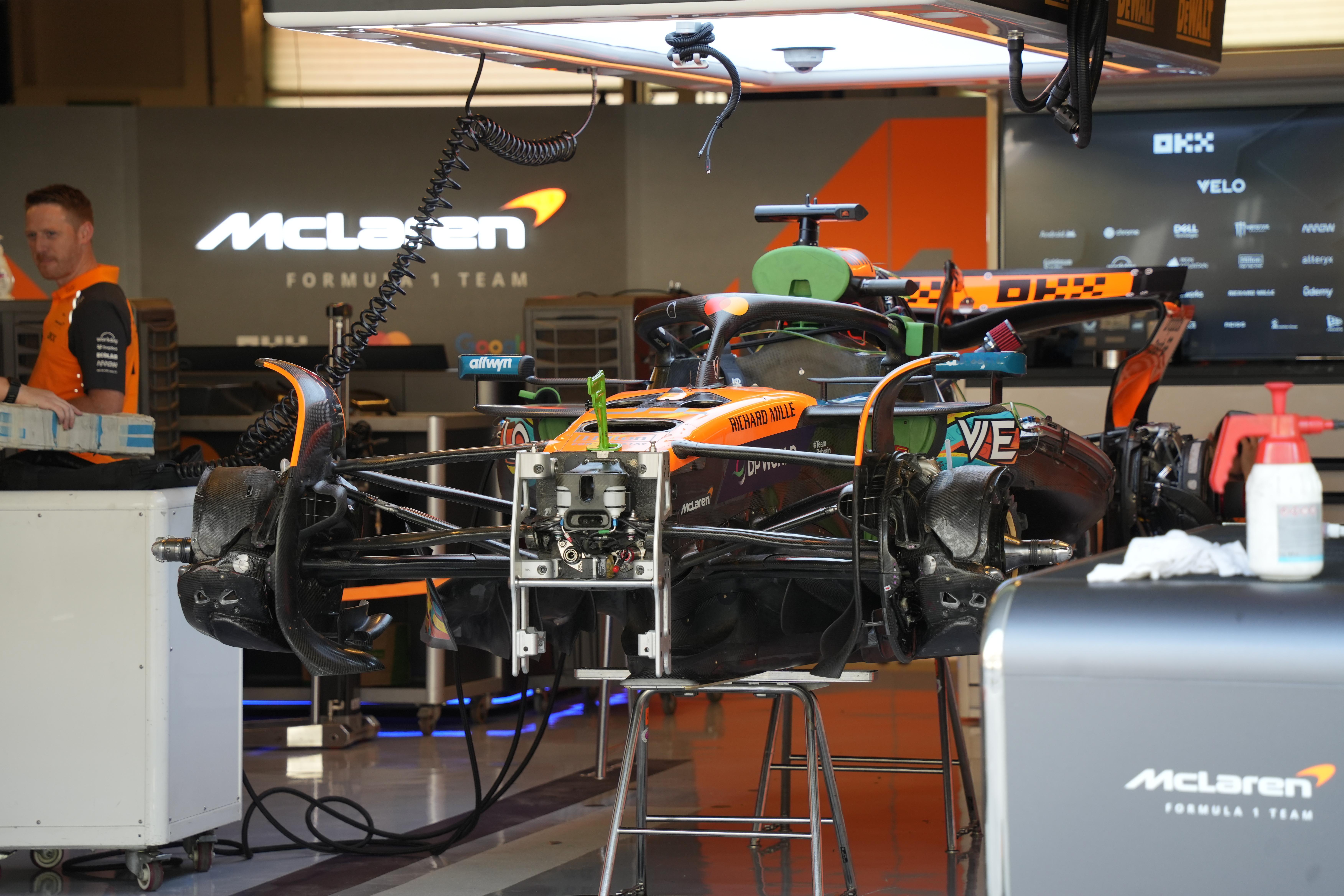 今年最后一个繁忙的周四维修区F12025F1阿布扎比大奖赛