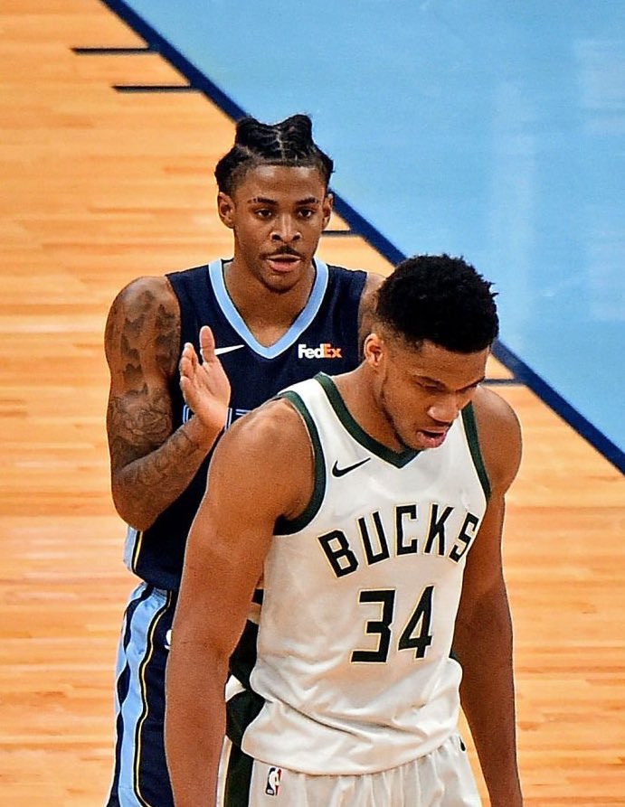 尼克斯记者StevePopper:距离交易截止还有大约30小时，所有的传闻