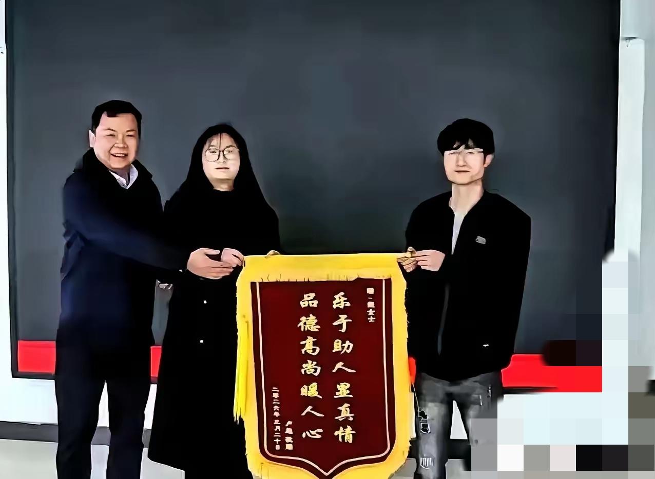 太好哭了！3月15日晚，湖南网约车卢师傅从新田去长沙途中胸闷发麻，紧急靠边求