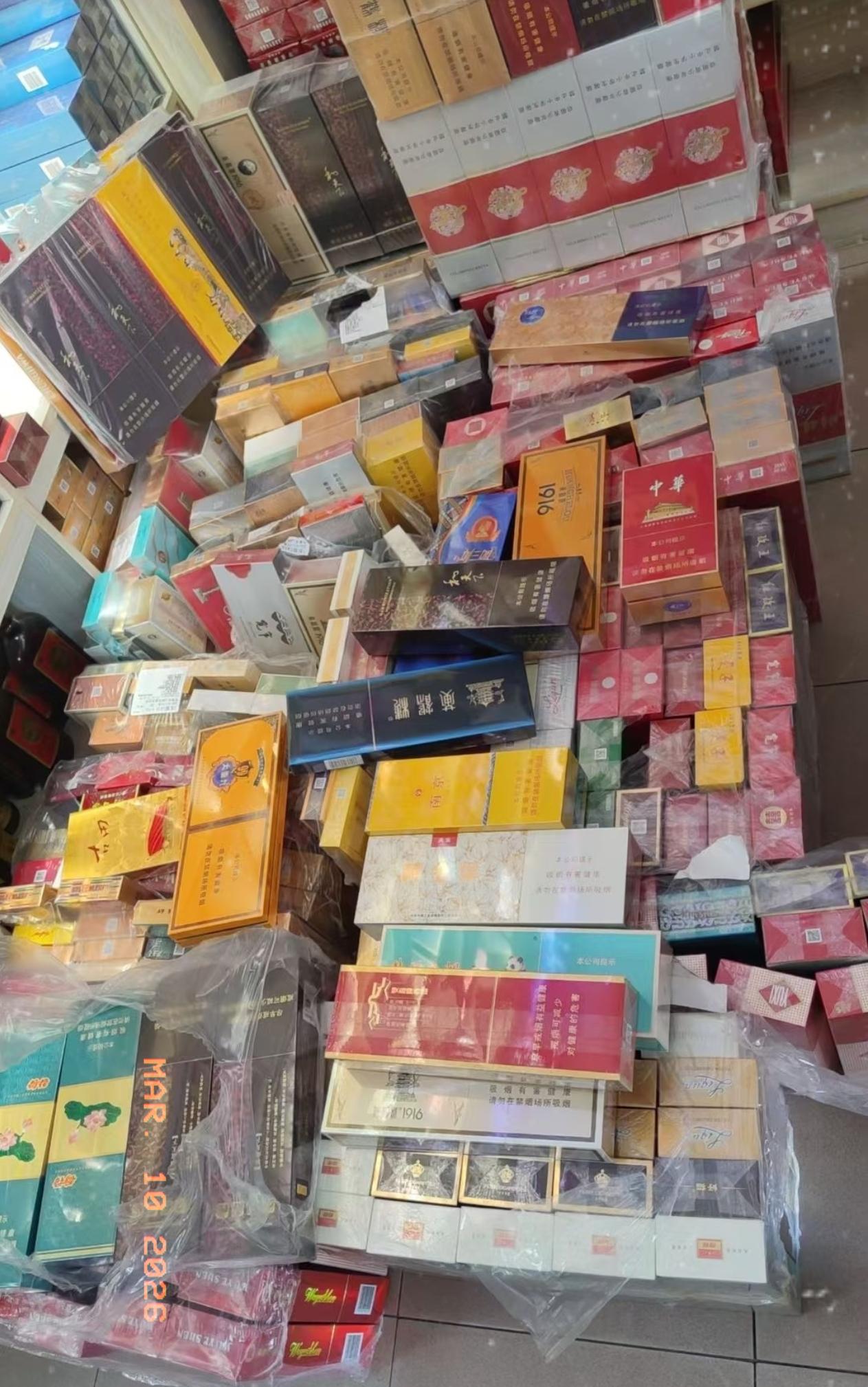 我现在是真的越来越搞不懂男人了。我老公今年50岁，每个月工资七八千到一万块，