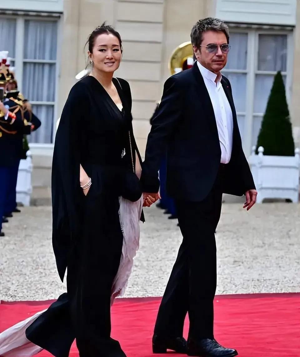 一夜之间，章子怡icon沉默了！马克龙icon访华期间带上80人的团队，本以