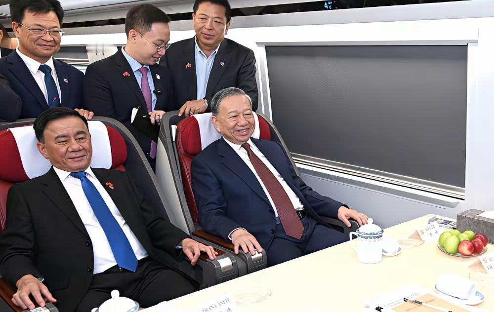 越南苏林坐高铁，实际上是在做选择题只不过他用的是行动而不是文件很多人都以为这