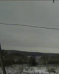 动图的演示俄罗斯安-22军用运输机坠毁的过程更加惊心动魄！机身直接从中部断裂，