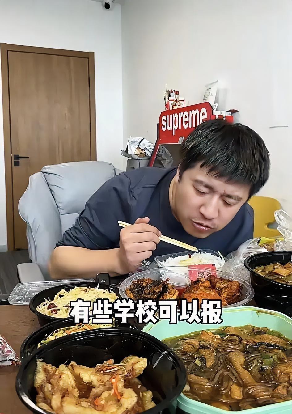 张雪峰去世后，不少网友翻出了他最后一餐大作文章，认为这几道菜过于油腻，看出来不注