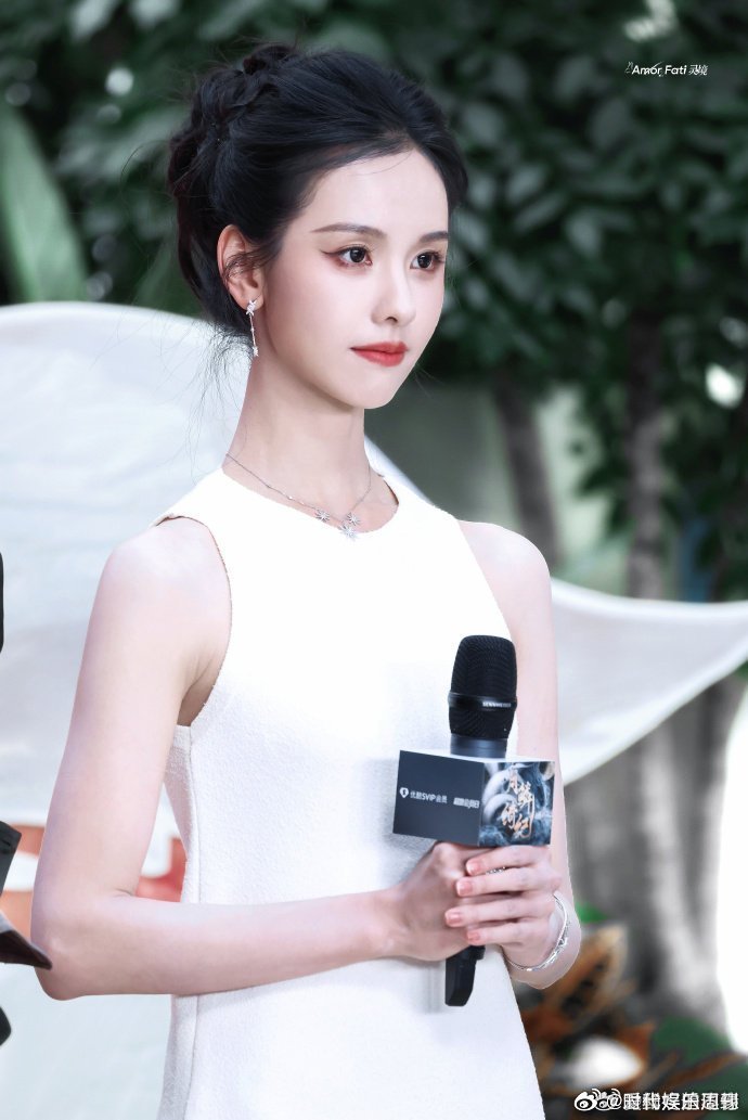 陈都灵如果你惹毛我就会毛茸茸走开陈都灵这种淡人性格真的好治愈，惹毛了就毛茸茸走开