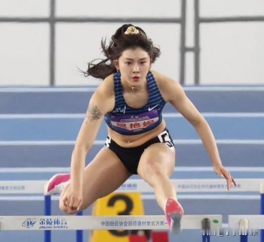 真的越看越替吴艳妮心里堵得慌。最近日本跨栏选手状态真的猛，中岛瞳直接跑出1