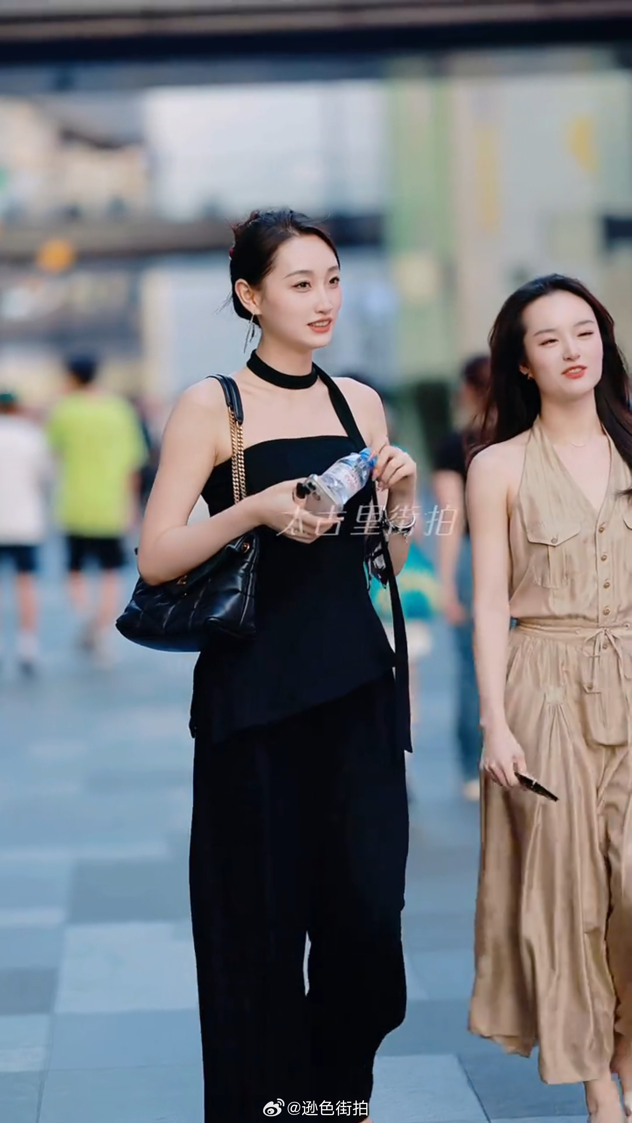 【成都街拍】周五，宝贝们早安！丨摄影拍照每日穿搭