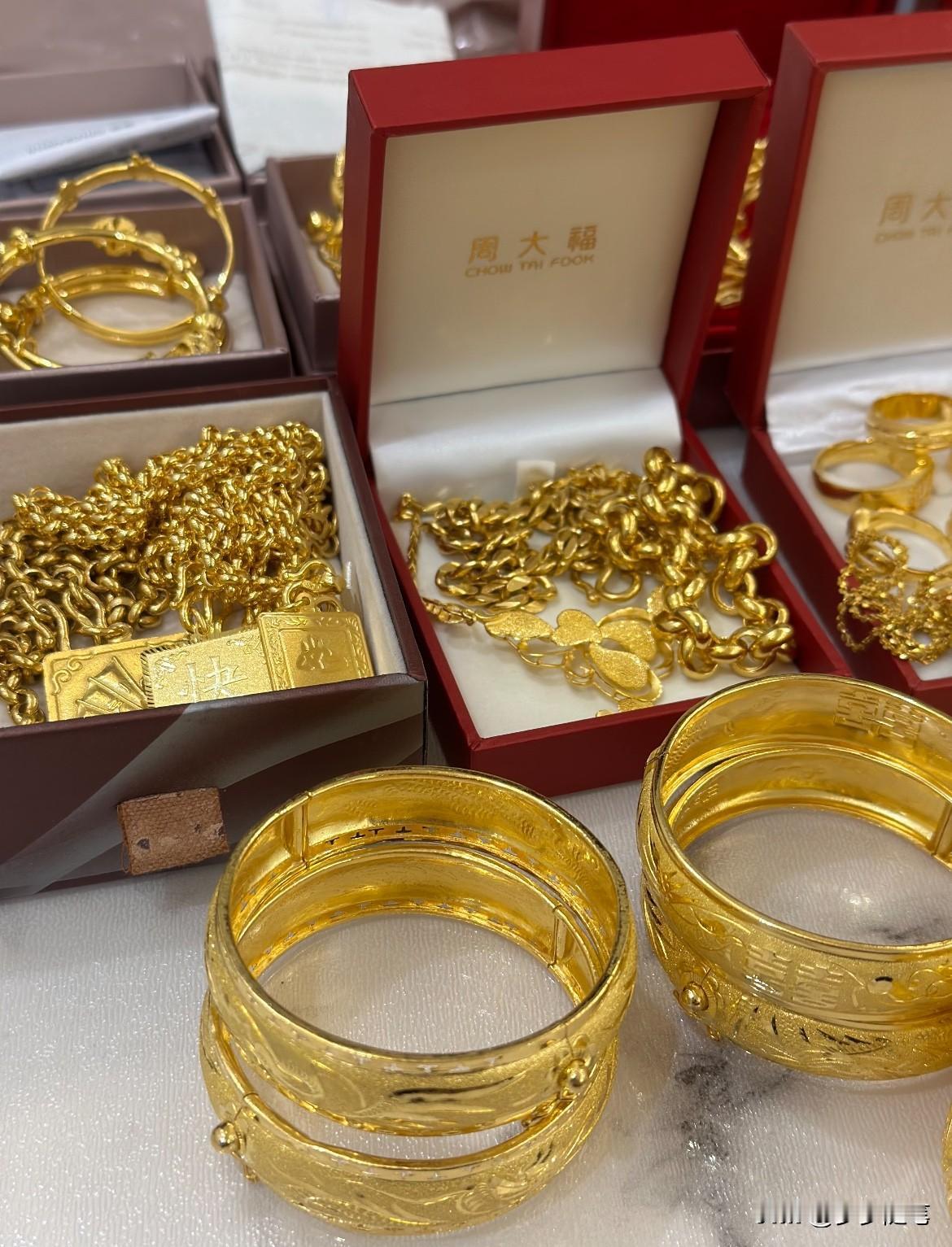 11月1日新规一出，手里大量持有黄金的人彻底傻眼了！不是因为黄金不能买了，而