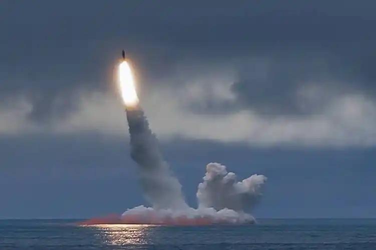 国际局势不紧张，大国一般不会试射洲际弹道导弹，中国核潜艇试射可携带核弹头的战略导