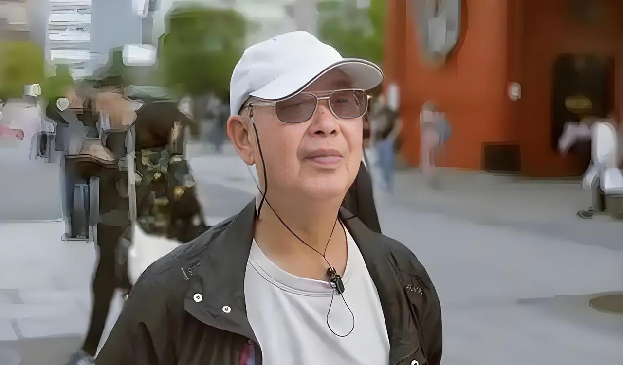 挨打了才想来中国的好！2024年，87岁华裔老人在美国被揍3次后，终于忍无可忍，
