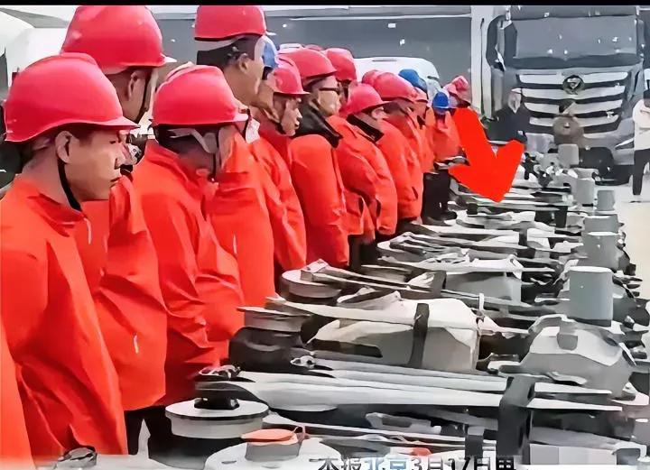 油菜花盛开季，有穿红工服的人，用无人机狂喷高毒农药！美其名曰“增产”，实则害死