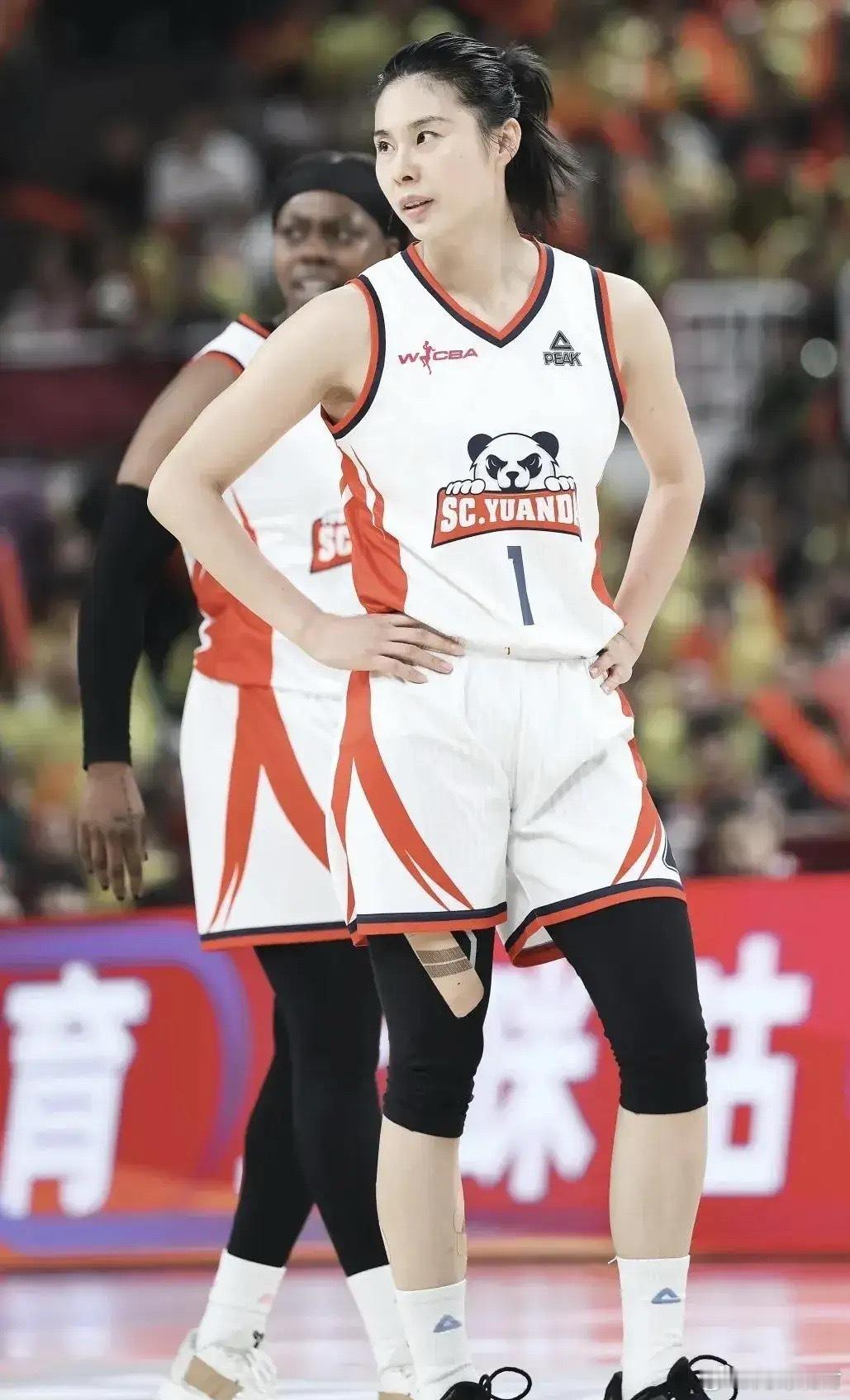 喜欢颜值高的女篮球员很正常，我只想说，漂亮的美女球员，当然也是女篮比赛中，重要的