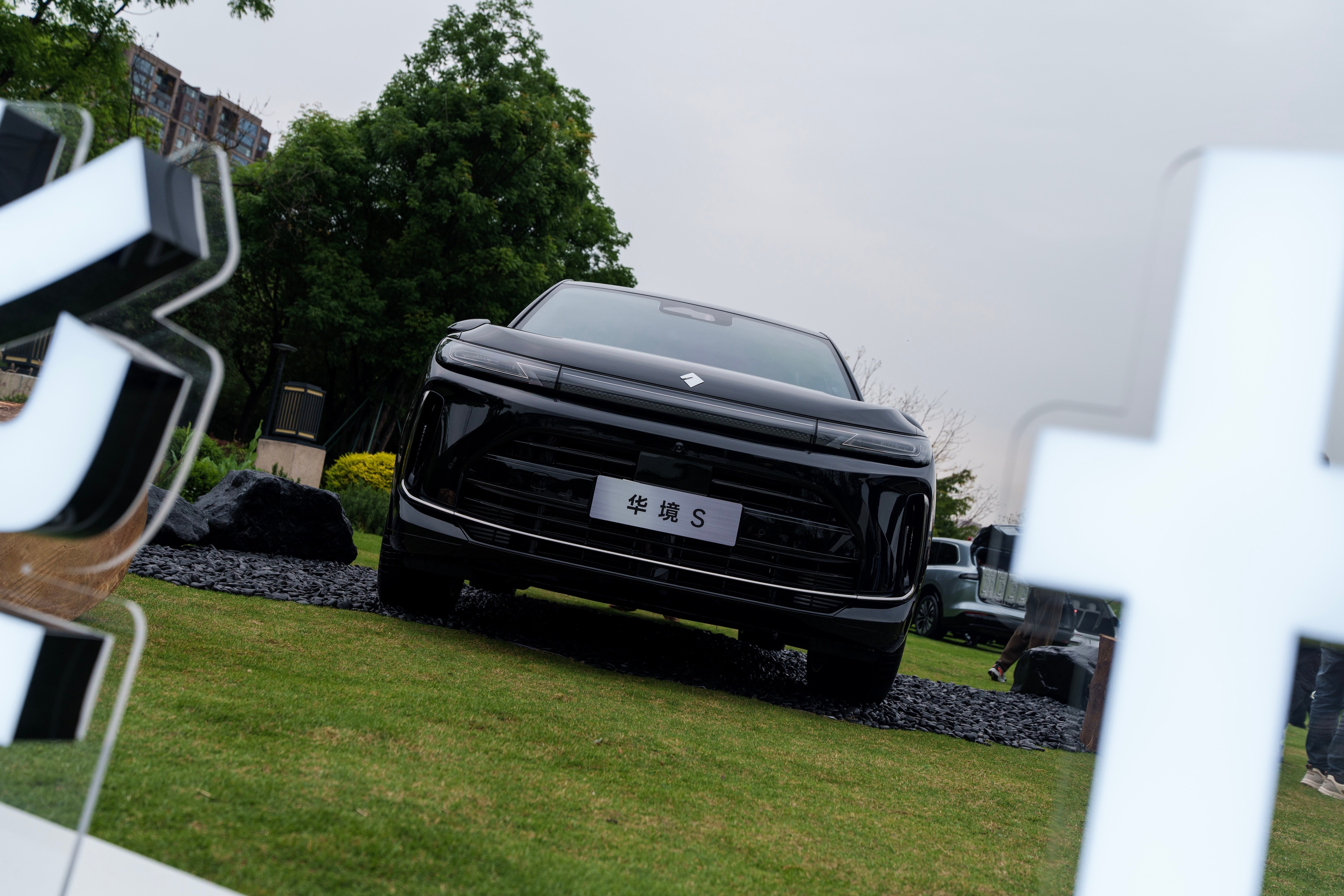 都说人民需要什么，五菱就造什么，这话真不是白说的！今天看到华境S实车，惊喜还是