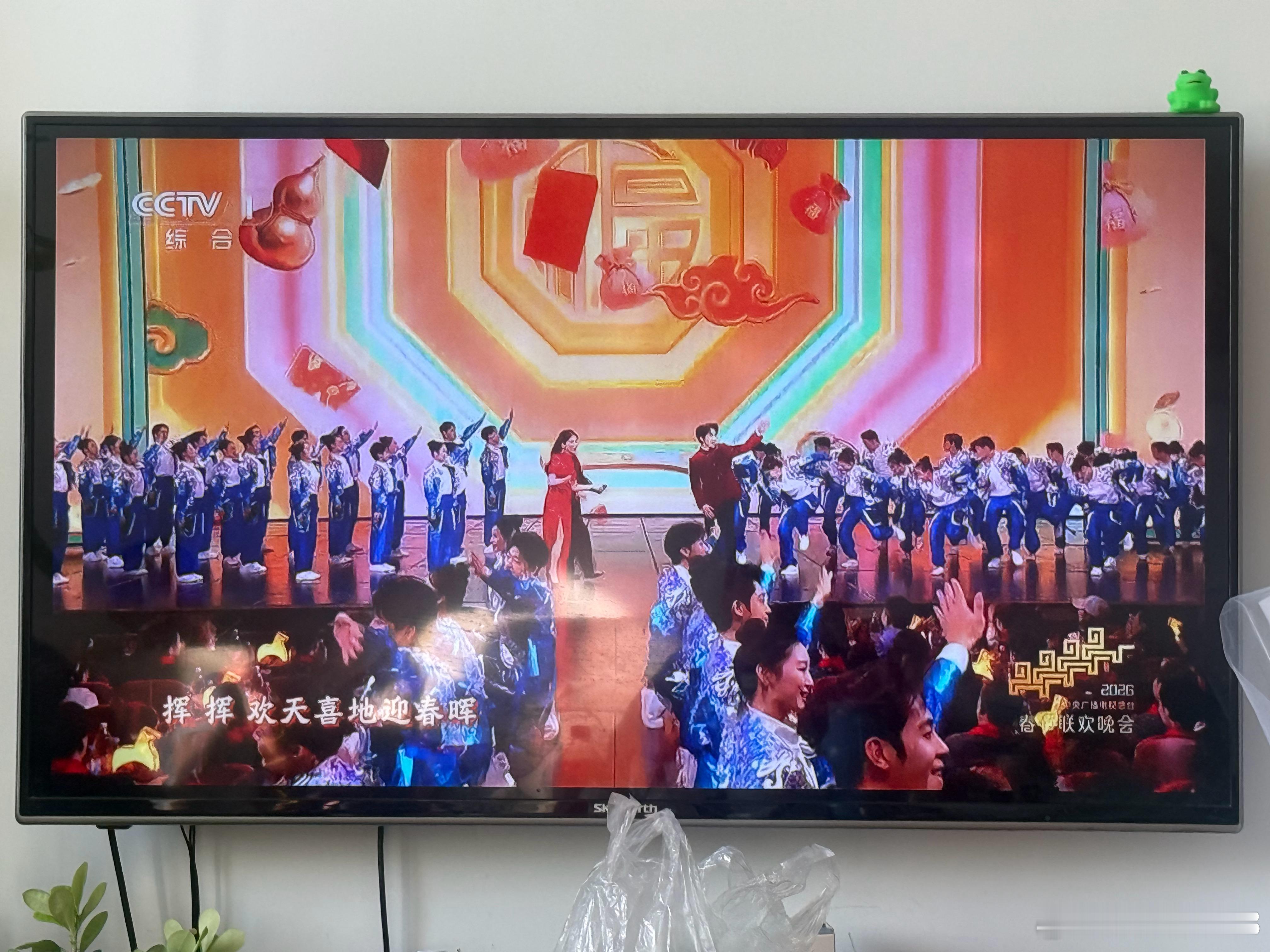 完了，他家电视不能投屏，用了十几年了