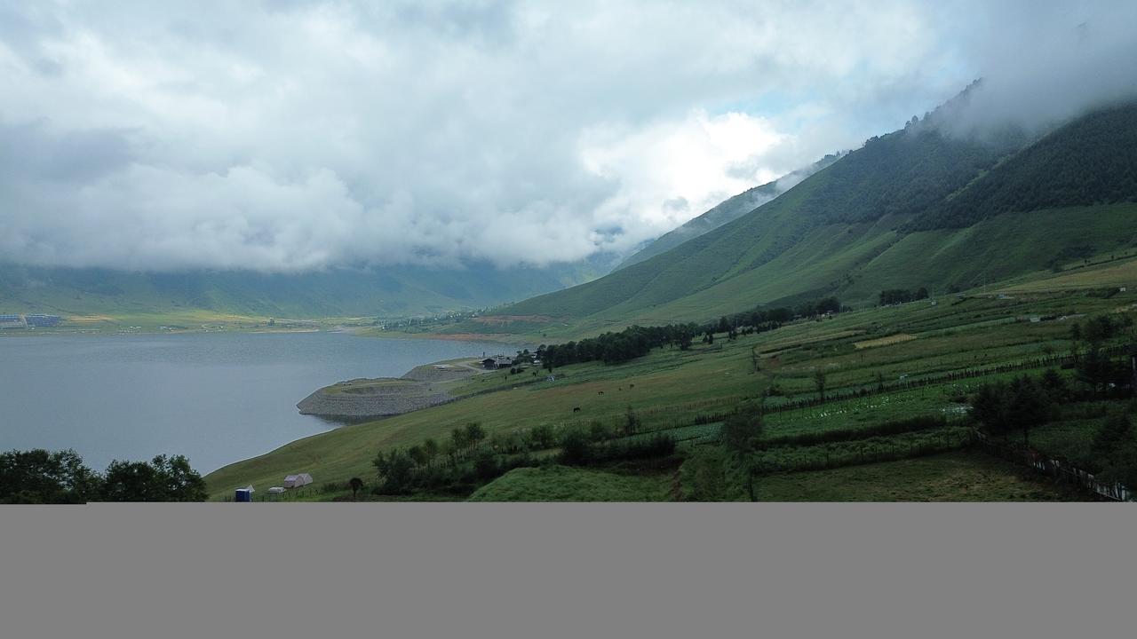 万科已到期的债务延期到26年2月10日了，大型企业的债务现在都不能违约，否则连锁