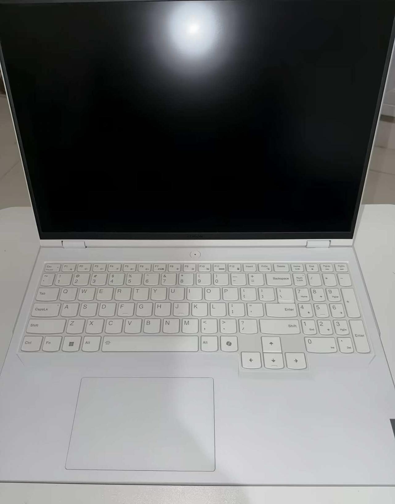 出一台Y9000P2024款联想拯救者Y9000P2024款，冰魄白，i9