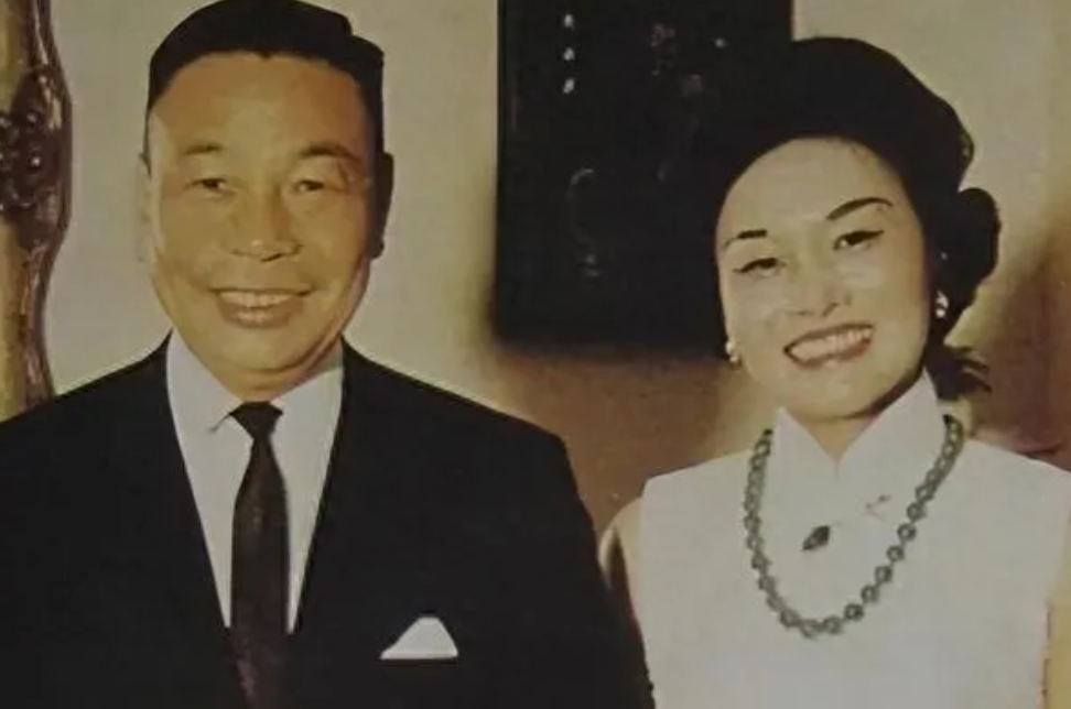 1992年，一生生性风流，飞扬跋扈的<em>孔令侃</em>在纽约公寓中去世，死时身边空无一人，独