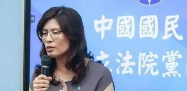 这故事得从7月1日起说起。成都天府机场那架东航的航班，163个座位被一双双手填得