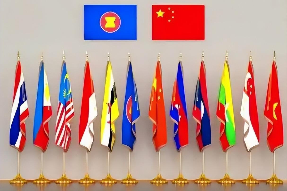 东南亚这一次站队中国？中国重新夺回领先位置！不是不想站美国，是对特朗普越来越没底