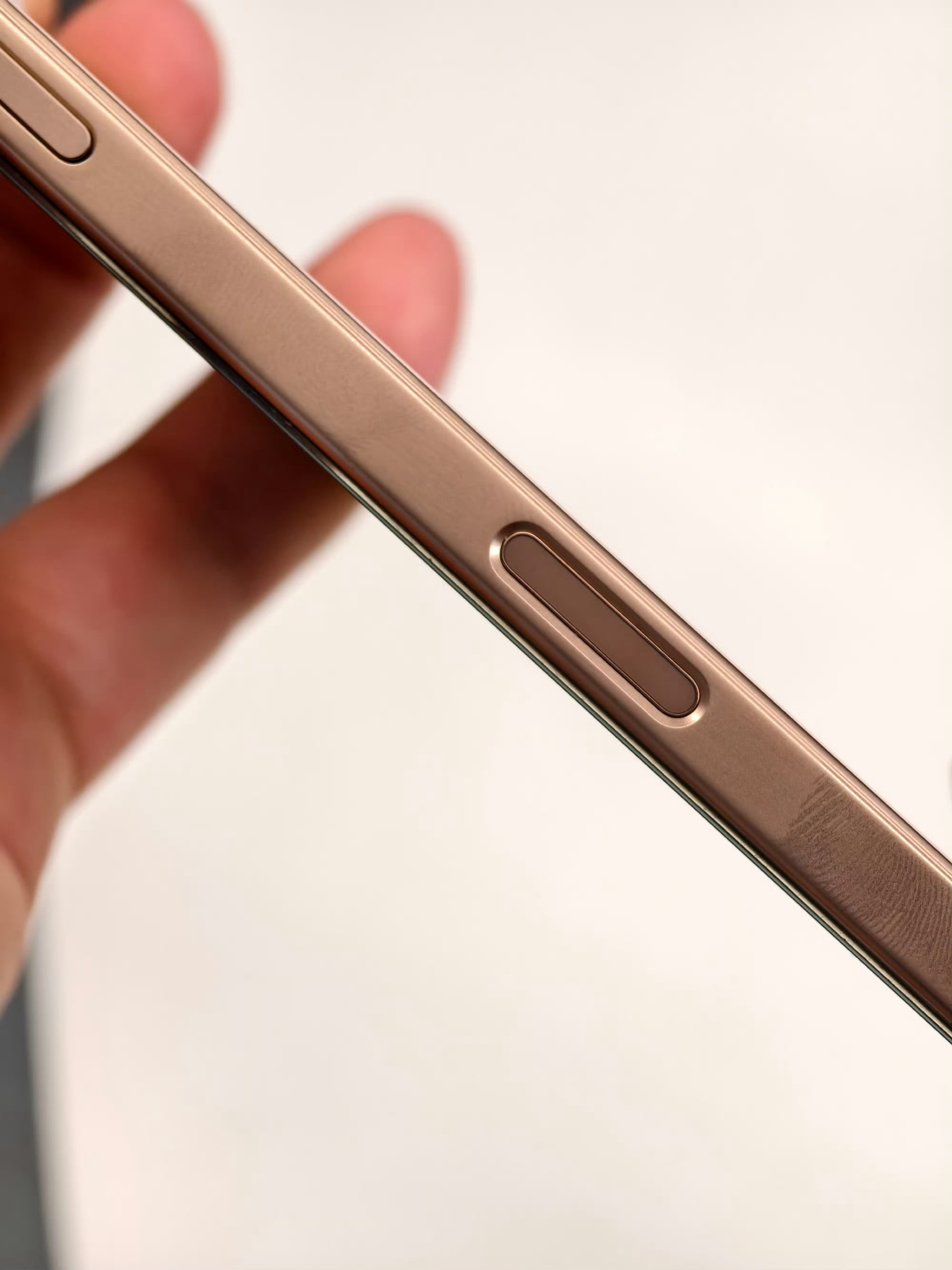 iPhone没有一个按键是多余的难道大家的拍照按键经常用吗这玩意我平时都很少打