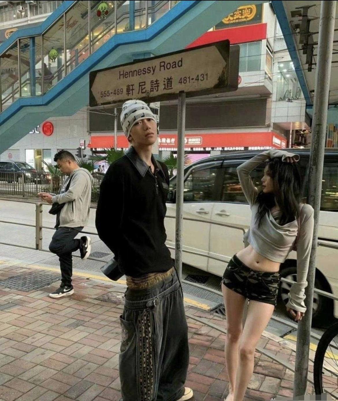 不得不说，这裤子设计的太不科学了[捂脸哭]