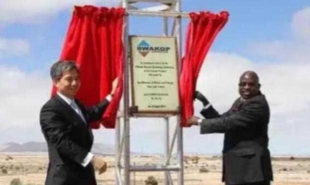 中国当年无偿向纳米比亚运去4000吨大米，谁能料到，这个非洲国家几年后送上一份价