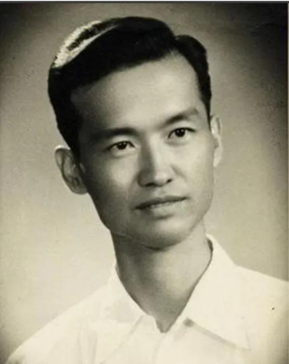 1947年，国军少校被俘，连长正要审问，他摇了摇头，说：“同志，你级别太低，不用