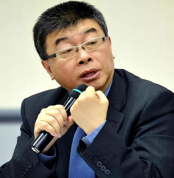 台湾统派邱毅火力全开，直骂马英九骂得又狠又准，在岛内政坛炸出巨响。 邱毅直言