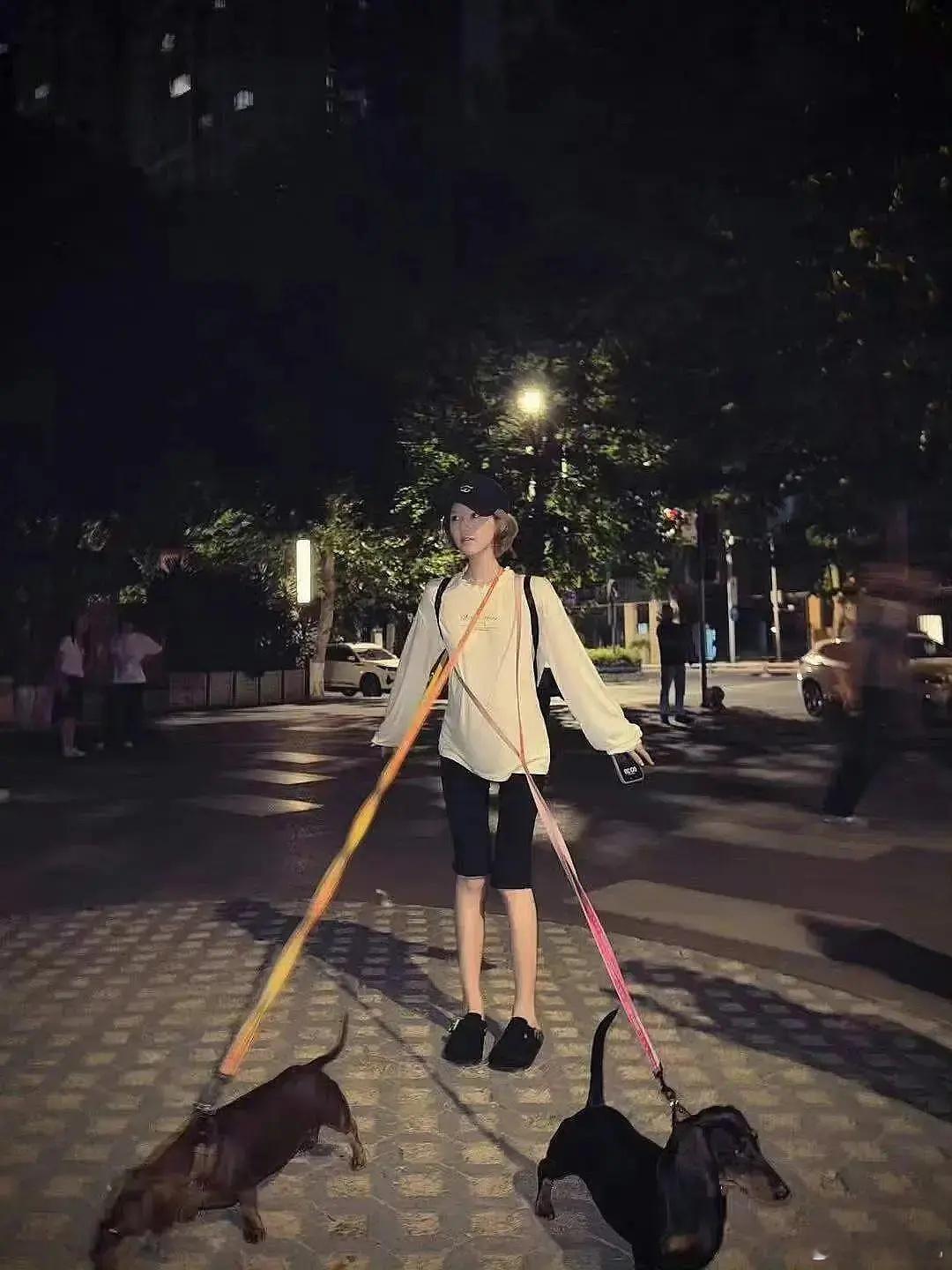 靠狗才认出来的赵露思，怎么这么瘦了赵露思​​​