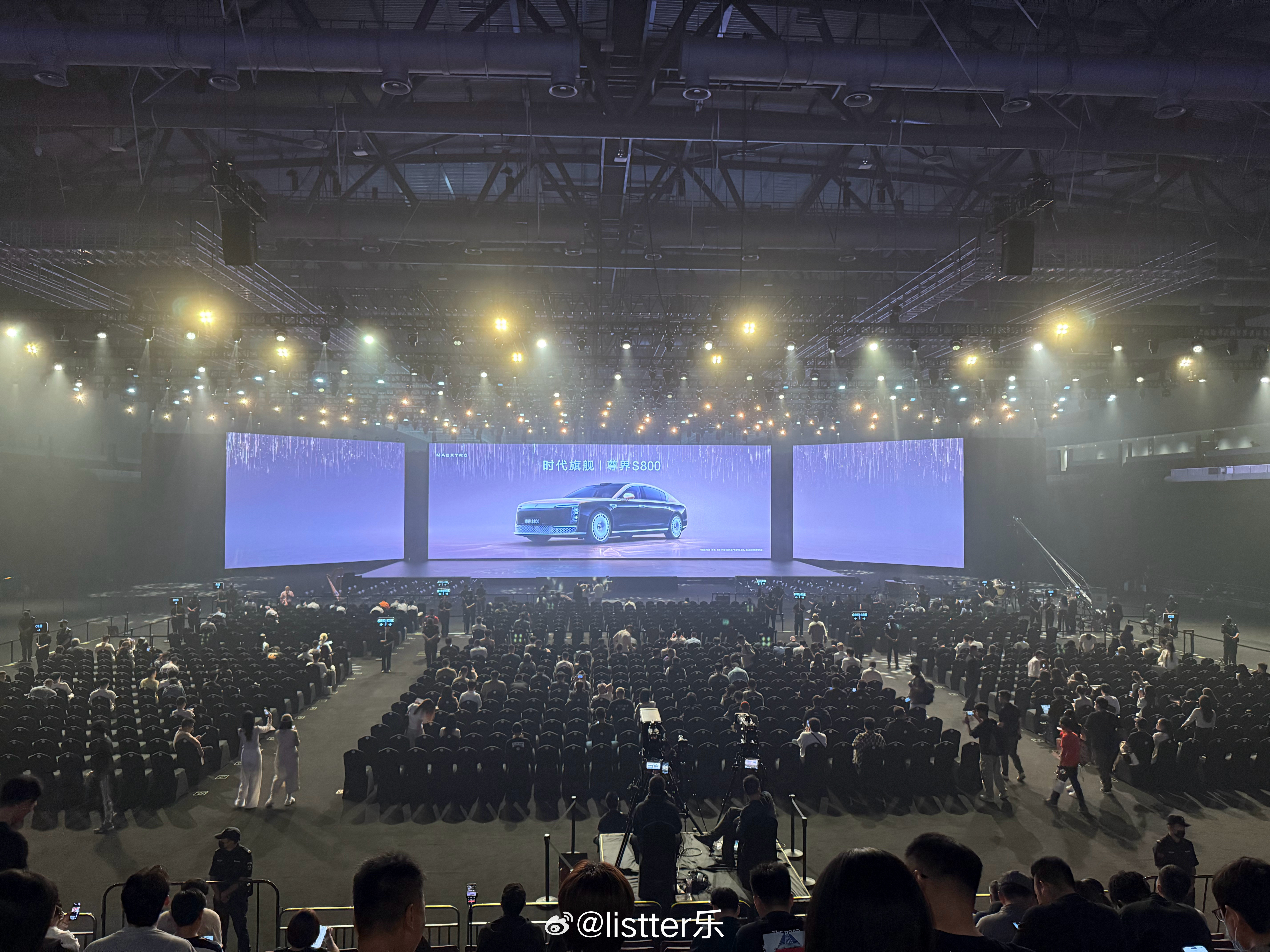 今天尊界S800发布会，座位相当尊啊，终于不是山顶了，而是「中轴线」上！给你们来