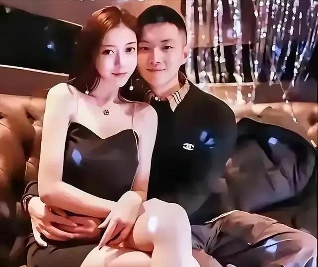 赵心童前女友在2018年的社交媒体置顶写道：“把答应自己的事情一一做到才叫酷”。