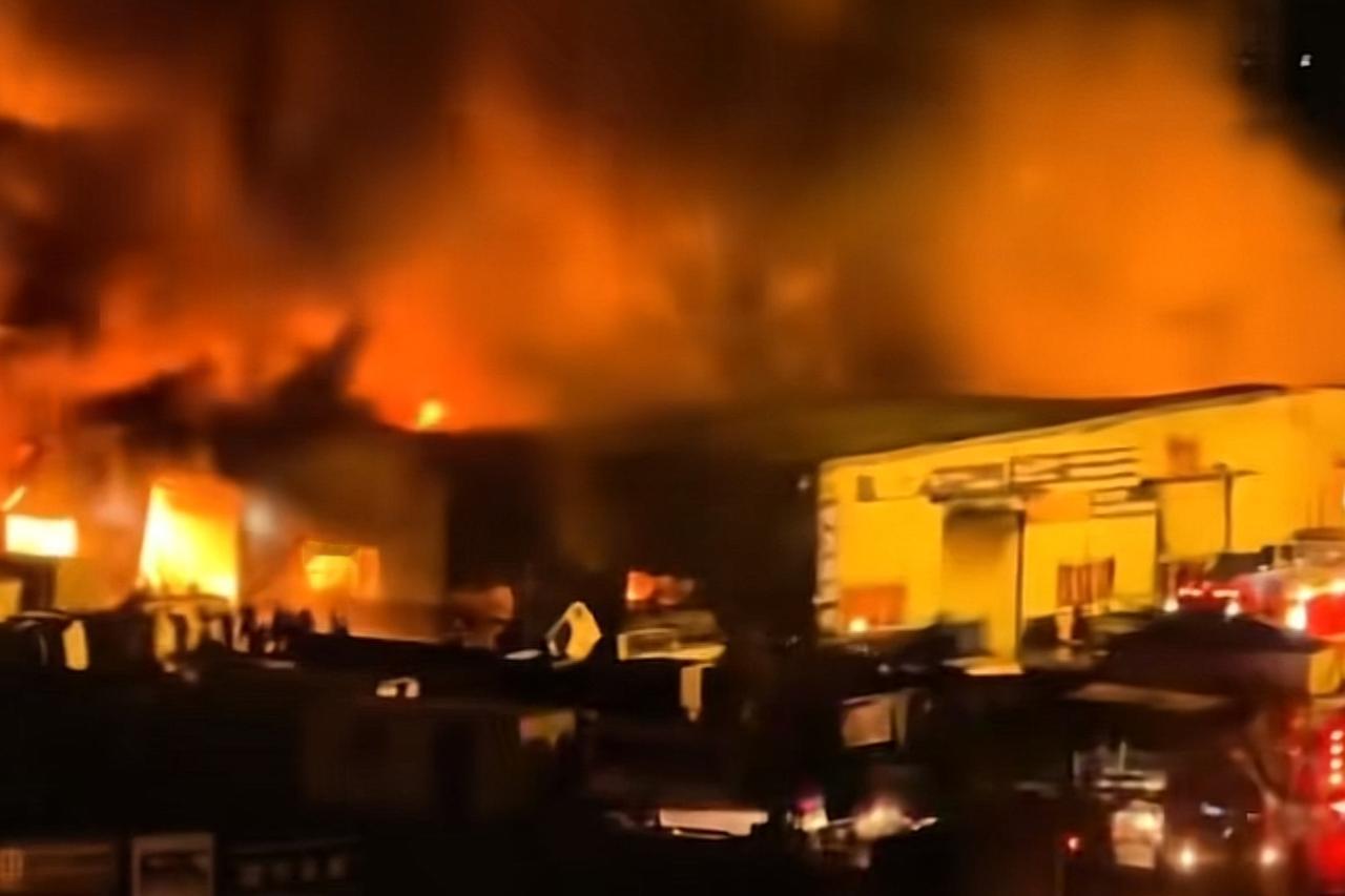 榆林粮库一把火，全网先问“账本还在吗？”这反应，谁懂啊！1月12号深夜烧起来