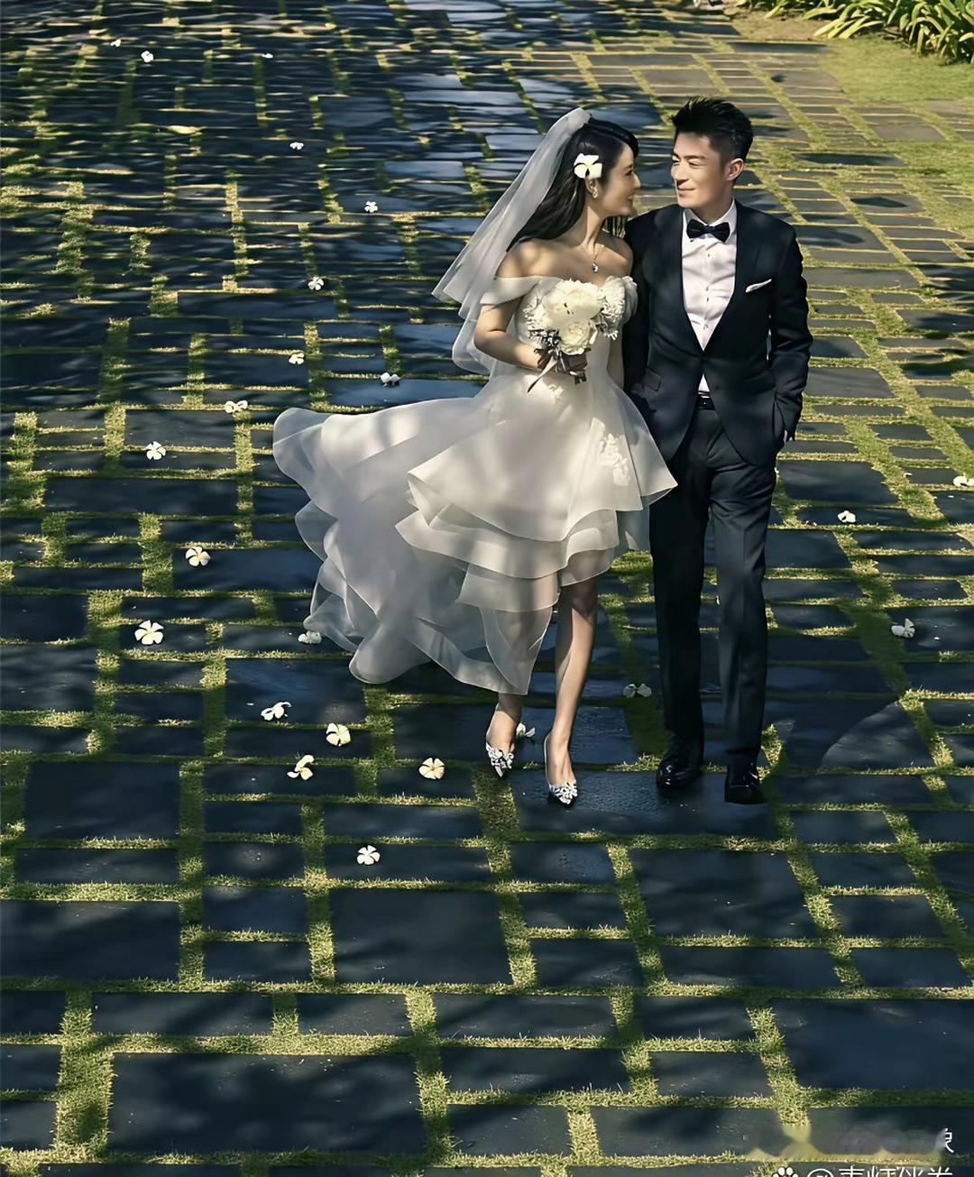 谁懂当年林心如和霍建华婚礼上，这张合照的含金量，如今再看，简直是前无古人，后无来者​