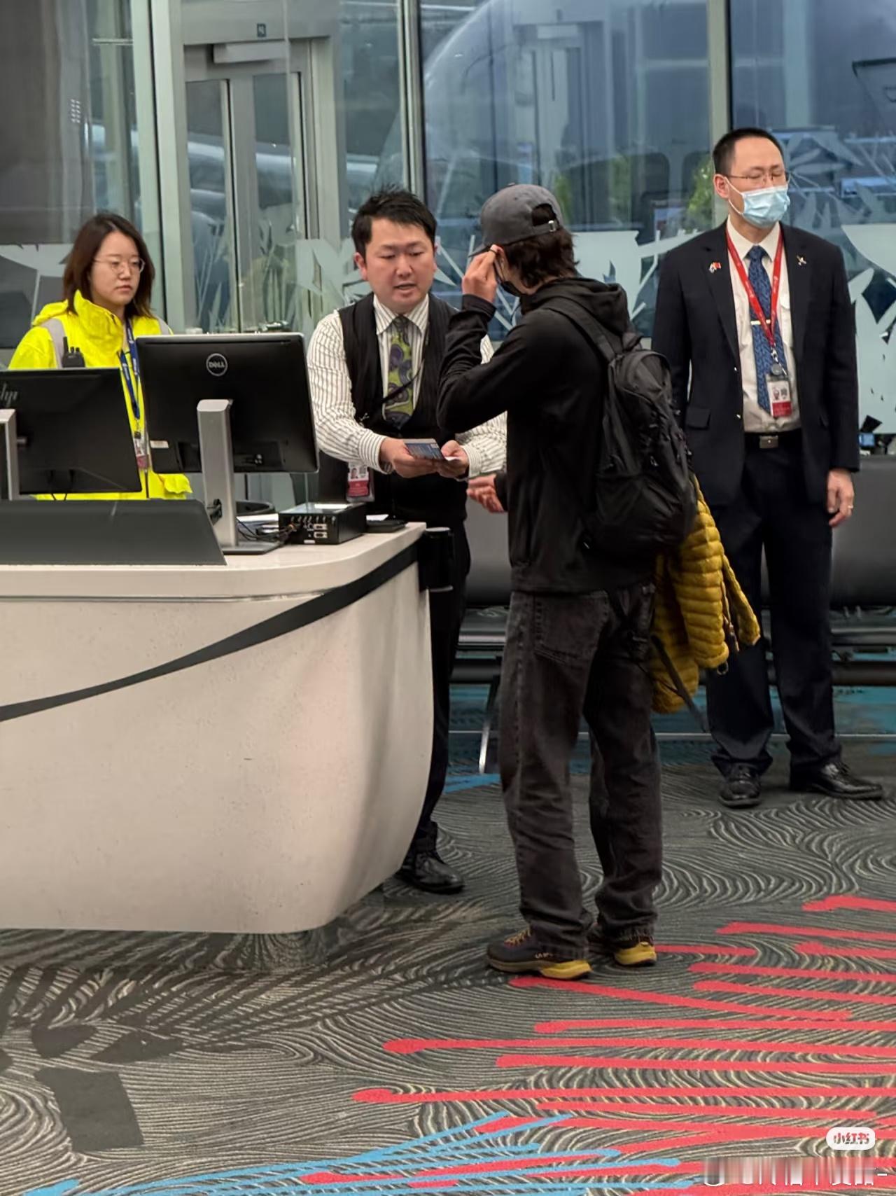 卧槽王一博准备回国了啊啊啊啊啊少爷起落平安！演员王一博的