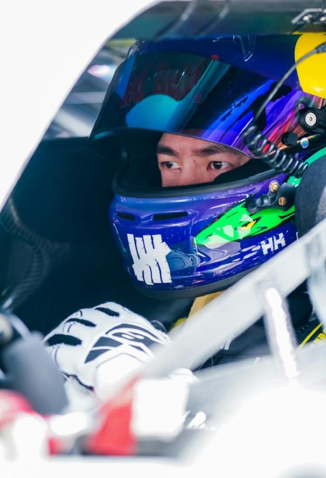 王一博确实为赛车事业做了不小贡献！已经有多个专业赛车手和专业人士发文感谢王一博