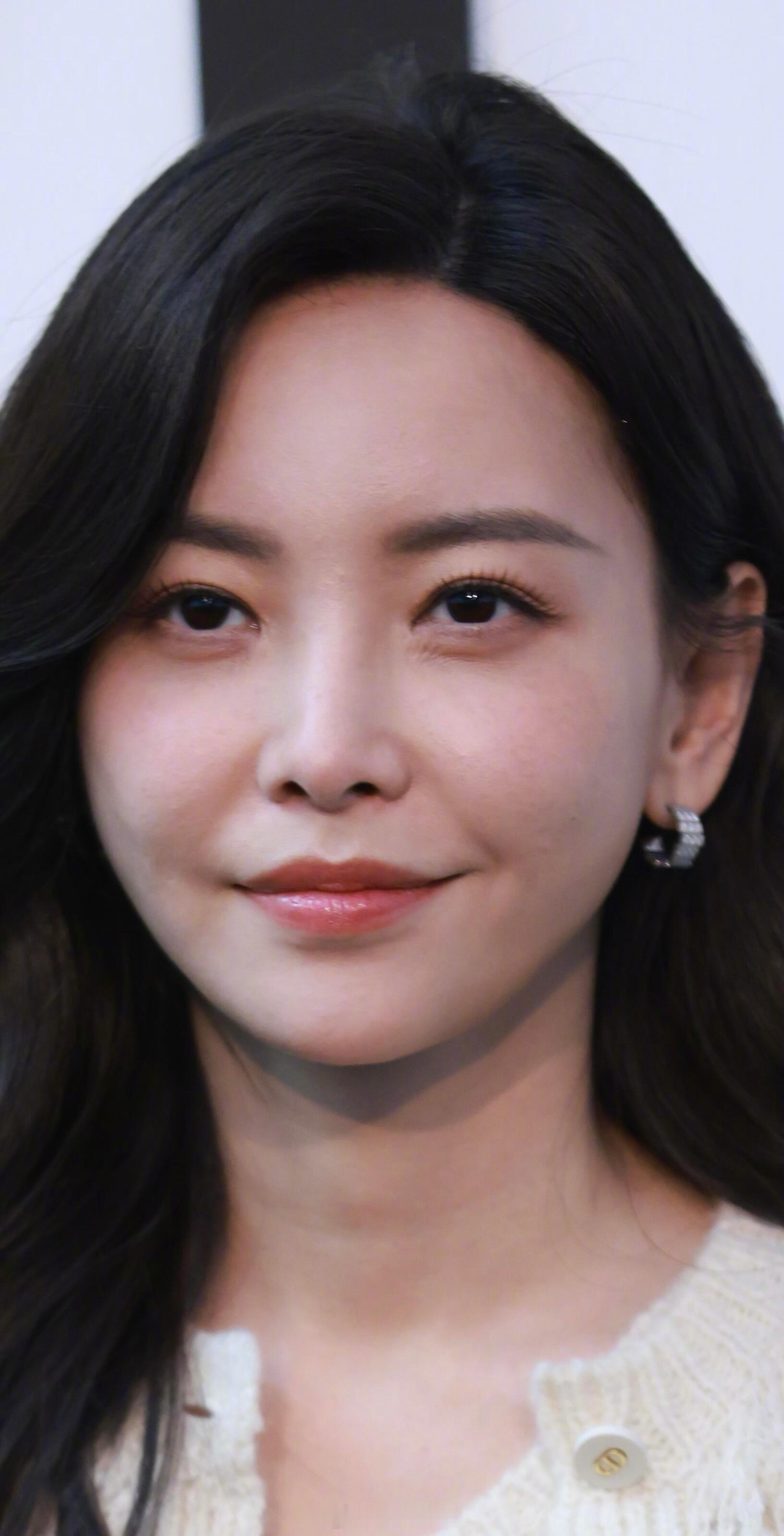 于文文轻熟且松弛