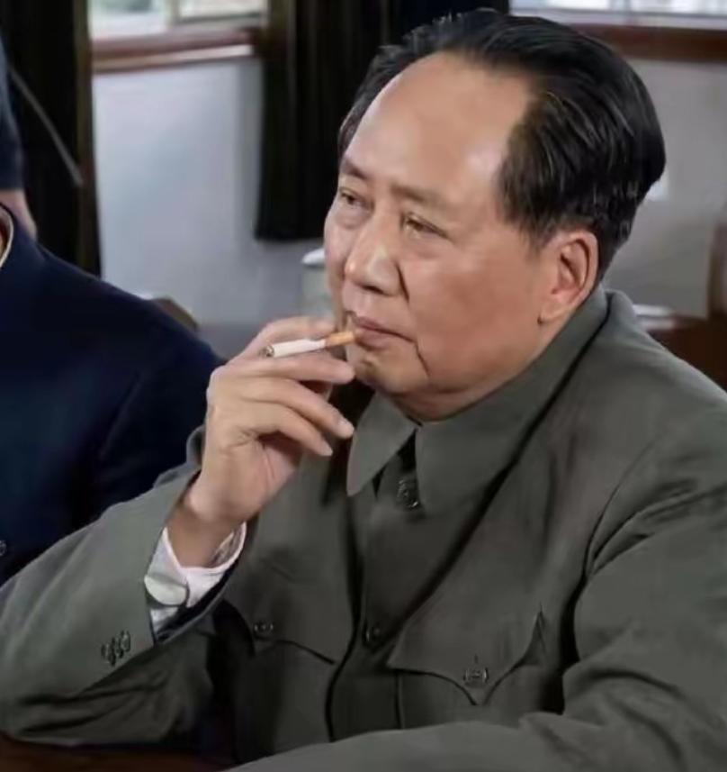 1949年12月，毛人凤接到蒋介石的密令：不惜一切代价，炸毁毛泽东的专列。他对美