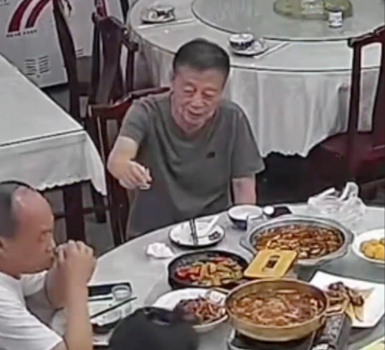 你见过主动连续降低房租的神仙房东吗？可能你会认为这个只能在影视作品中才有。但实际