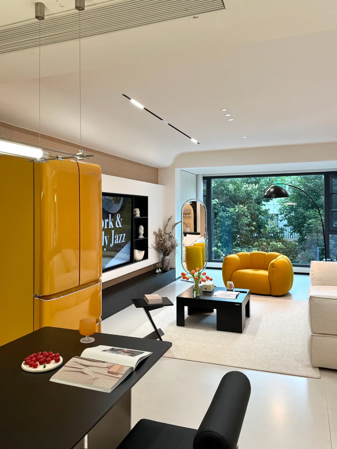 极简风客厅🤎｜被这台冰箱拉高了整屋颜值